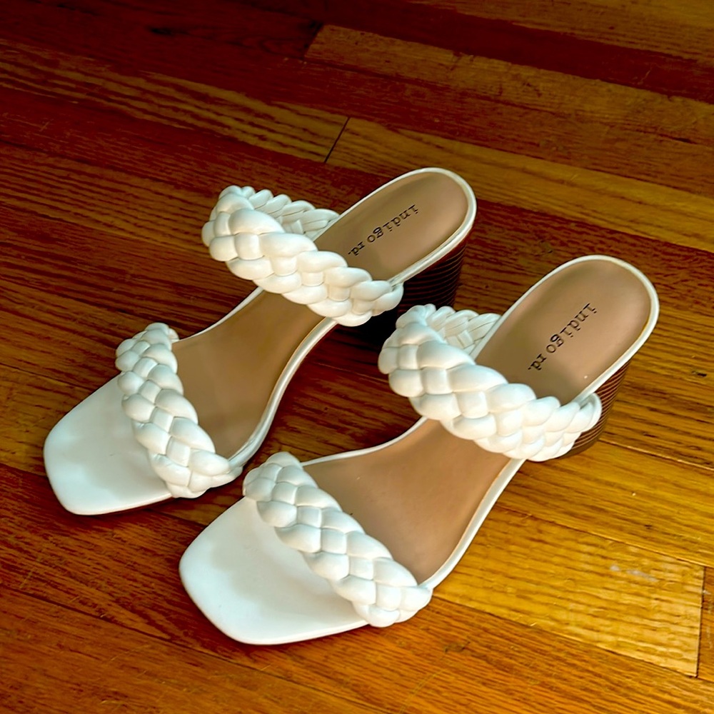 NWOT WHITE HEELS